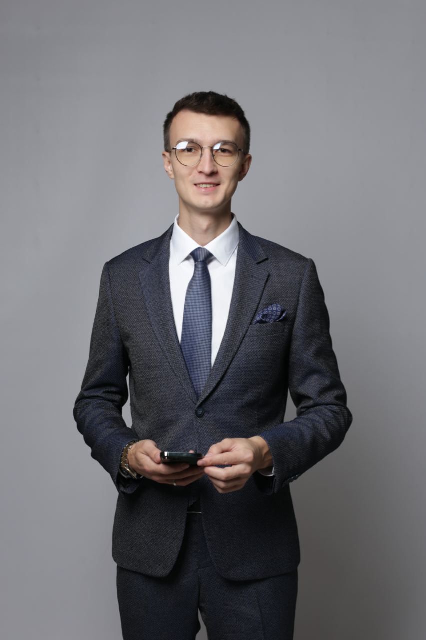 Ладнюк Данила Николаевич (независимый финансовый советник).